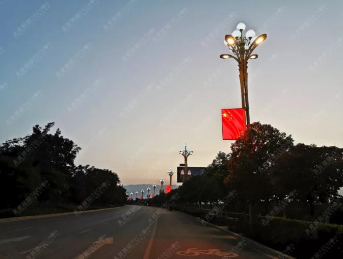 云南蒙自旅游區(qū)120套LED燈桿屏正式點亮運(yùn)營