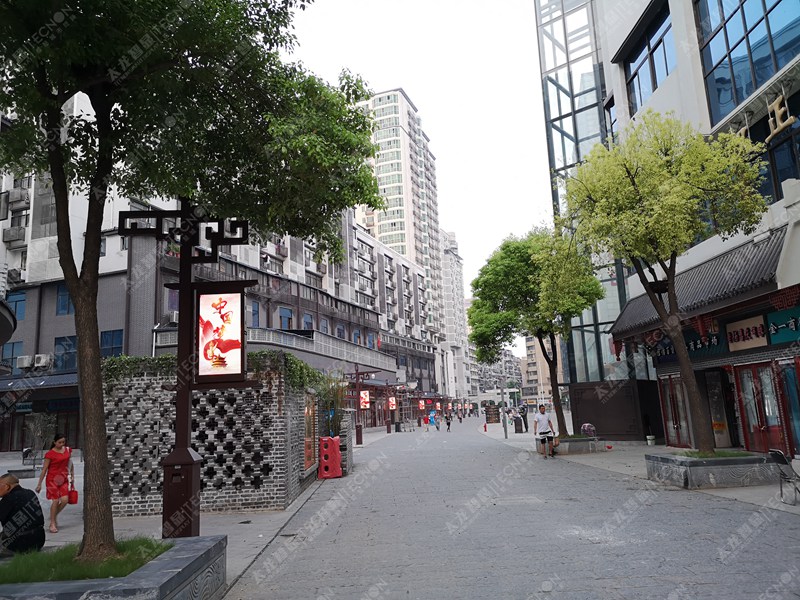 漢正街智慧燈桿升級改造LED燈桿屏成亮點(diǎn)