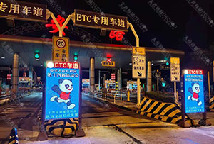 戶(hù)外LED廣告機(jī).jpg